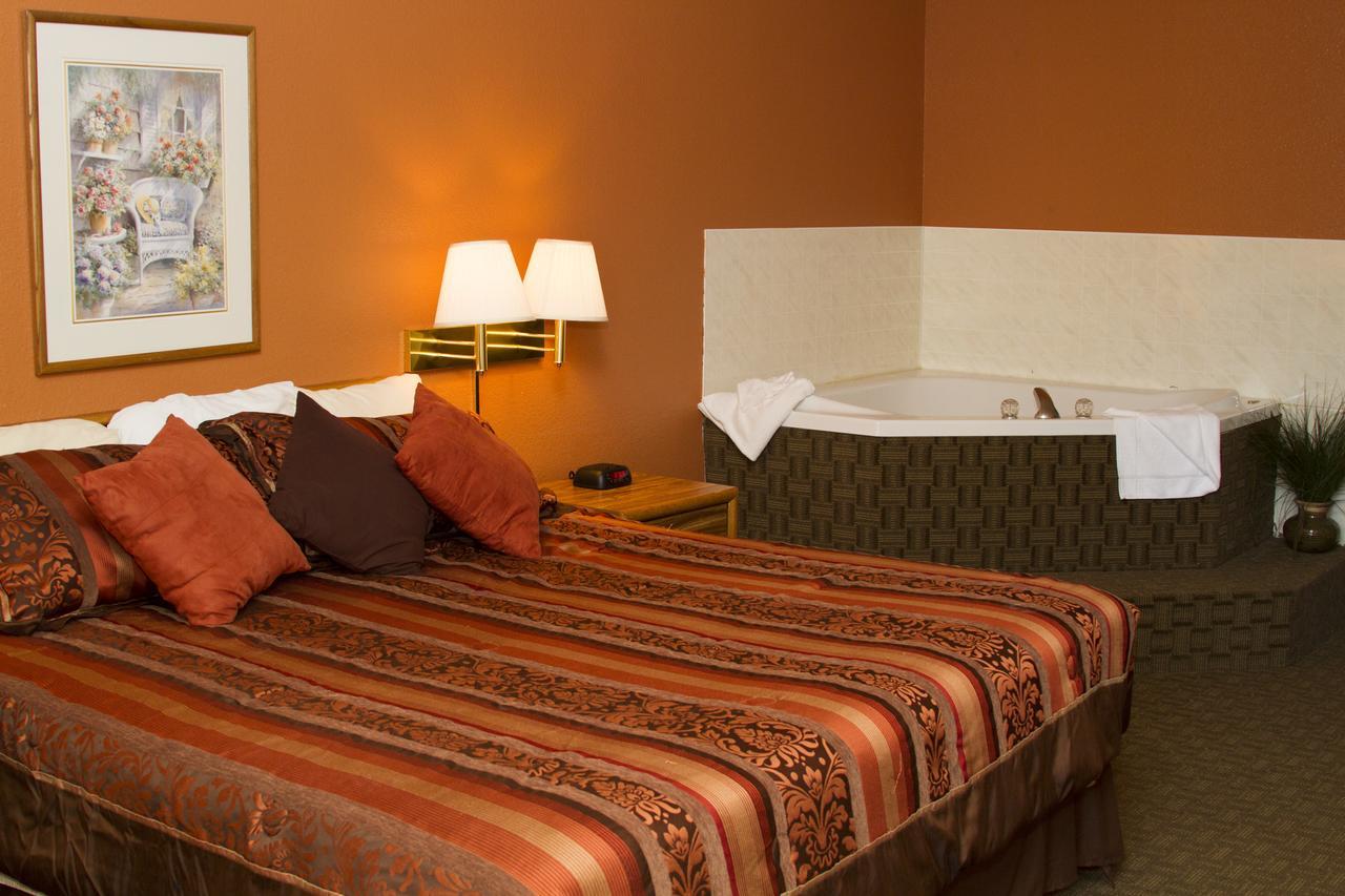 Cottonwood Inn & Suites Phillipsburg Ngoại thất bức ảnh